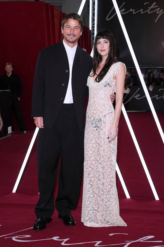 Johnson spielt in „Verity“ an der Seite von Josh Hartnett und Anne Hathaway, die an diesem Abend ...