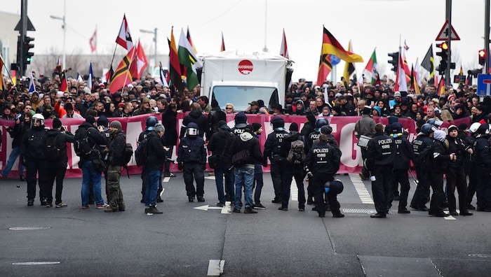 Berlins Polizei bei einer Großdemo