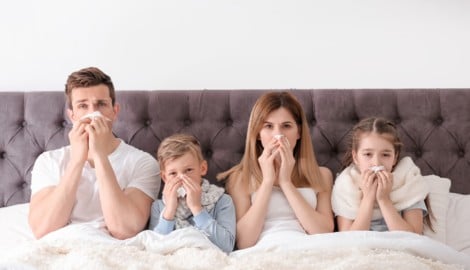 Die Nase rinnt – eine Allergie kann dahinterstecken.