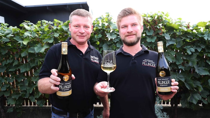 Mit ihrem Chardonnay Reserve Heideboden 2024 sind Vater Hannes und Sohn Christopher aus dem ...