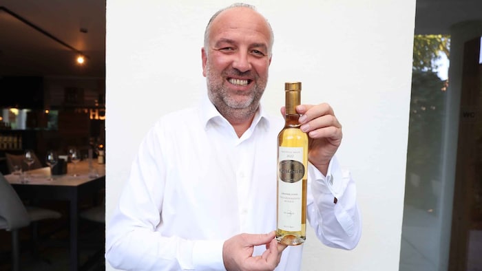 Bei der Trockenbeerenauslese No. 3 Grande Cuvée 2022 von Gerhard Kracher aus Illmitz leuchtet ...
