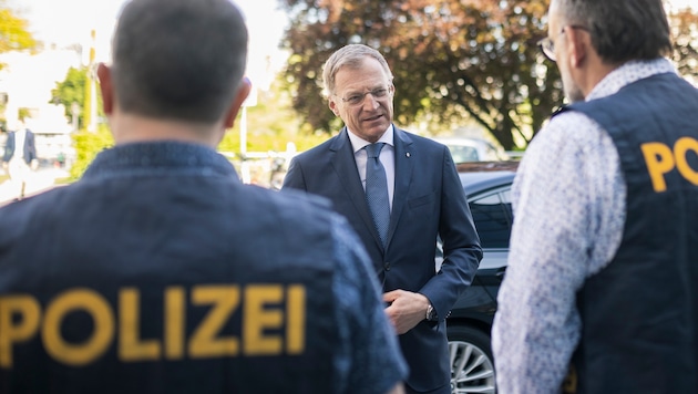 OÖ-Landeschef Stelzer im Austausch mit der Linzer Polizei