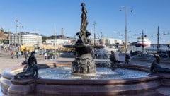 Finnland: „verrückt“, aber innovativ – Nacktbaden in diesem Brunnen gehört in Helsinki ebenso ...