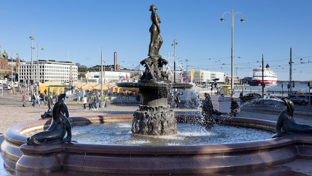 Finnland: „verrückt“, aber innovativ – Nacktbaden in diesem Brunnen gehört in Helsinki ebenso ...
