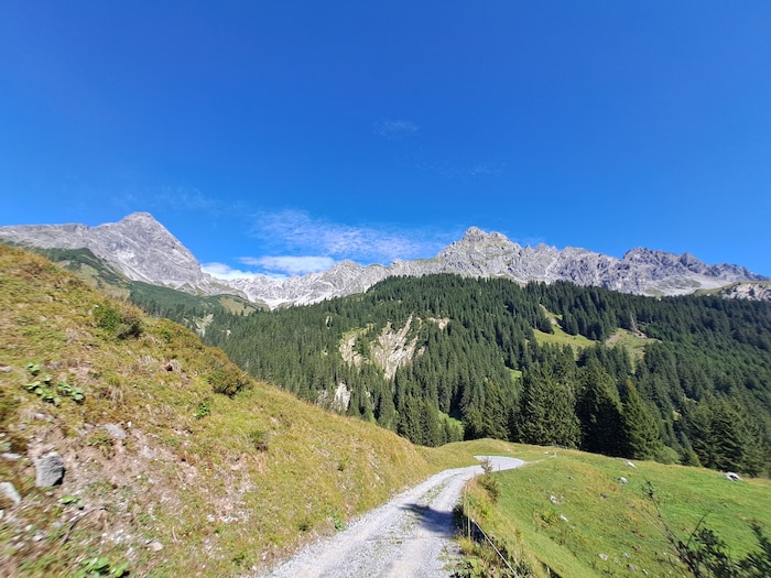 Unterwegs in Richtung Heinrich-Hueter-Hütte.