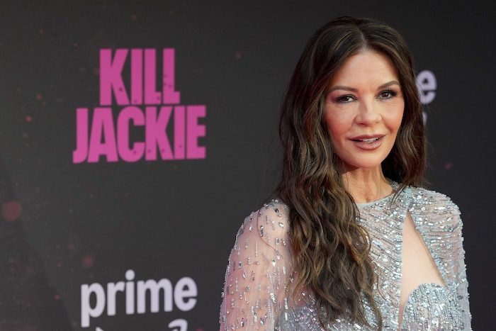 Catherine Zeta-Jones war bei der „Kill Jackie“-Premiere in London ein absoluter Blickfang.