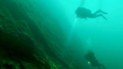 Spektakuläre Unterwasserbilder von den regelmäßigen Übungen