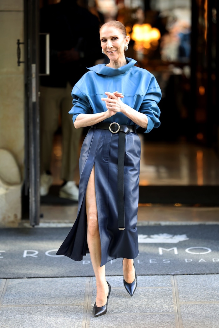 Eleganz im dunkelblauen Leder-Outfit von Givenchy