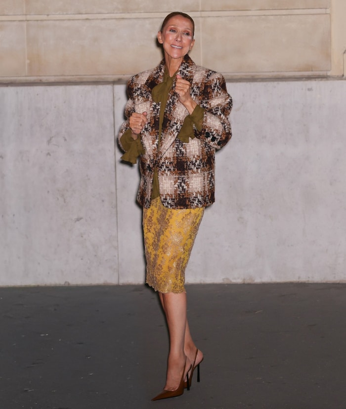 Herbstlich in Saint Laurent: Karoblazer und Bleistiftrock