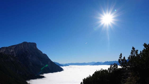 Frühnebel wie dieser über dem Oberinntal bei Telfs lösen sich bald auf.