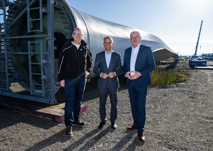 Minister Hattmanndorfer (M.) mit Landesrat Pernkopf (re.) und EVN-Vorstand Stallinger in ...