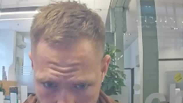 Der Dieb hob an mehreren Automaten Geld ab und wurde gefilmt.