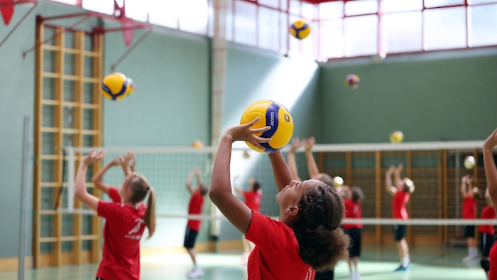 Show-Performance der Volleyballer unter der Leitung von Maximillian Huter, Sebastian Wolf und ...