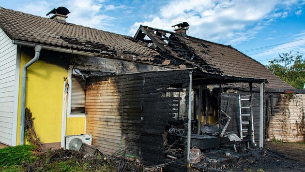 Das Haus, in dem die kleine Familie wohnte, wurde beim Feuer schwer beschädigt.