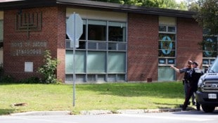Vor der „Sons Of Jacob“-Synagoge in Kanada wäre es fast zu einer „Tragödie“ gekommen, so ein ...