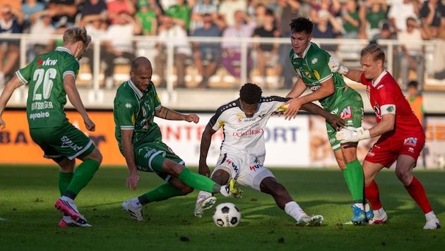 Zuletzt unterlag Altach (im Bild Ousmane Diawara) auch im Ländlederby gegen Aufsteiger Austria ...