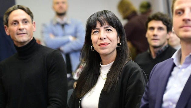 Die Berliner Linke (Bild) hat angekündigt, die Grünen und SPD zu Sondierungsgesprächen ...