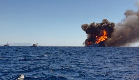 Am Freitag ist ein Brand auf einem Frachtschiff vor der griechischen Insel Mykonos ausgebrochen.