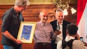 Ausnahmekletterer Igor Koller (Bildmitte) wurde 2026 mit dem Paul Preuss-Preis ausgezeichnet. ...