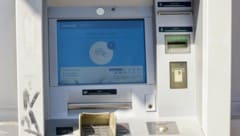 Am Bankomat hob der Dieb mehrfach Geld ab – und wurde dabei gefilmt.