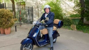 Viel Zeit hat Verkehrsminister Peter Hanke nicht für das Fahren mit seiner Vespa – die genießt ...