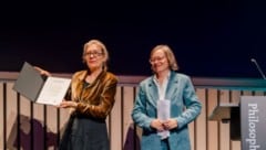 Preisträgerin Maria-Sibylla Lotter (links) mit Daniela Strigl.