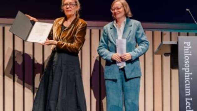 Preisträgerin Maria-Sibylla Lotter (links) mit Daniela Strigl.