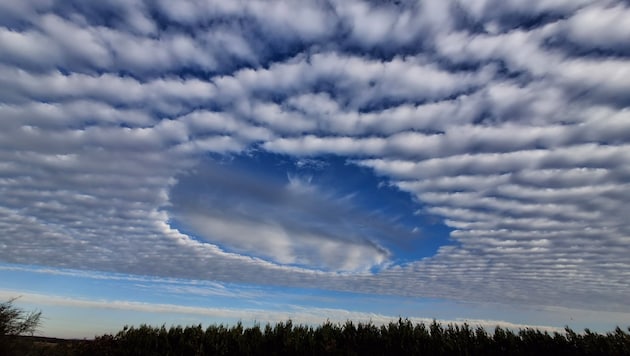 Die „Hole-Punch Cloud“ sorgte am Freitagnachmittag für Staunen.