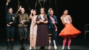 Das tolle Ensemlbe trägt die Inszenierung von „Die Waffen nieder!“ am Schauspielhaus Graz.