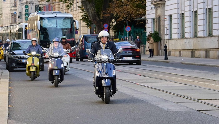 Zwar kommt Verkehrsminister Hanke nur fünfmal pro Jahr zum Fahren, dafür aber jedesmal mit ...