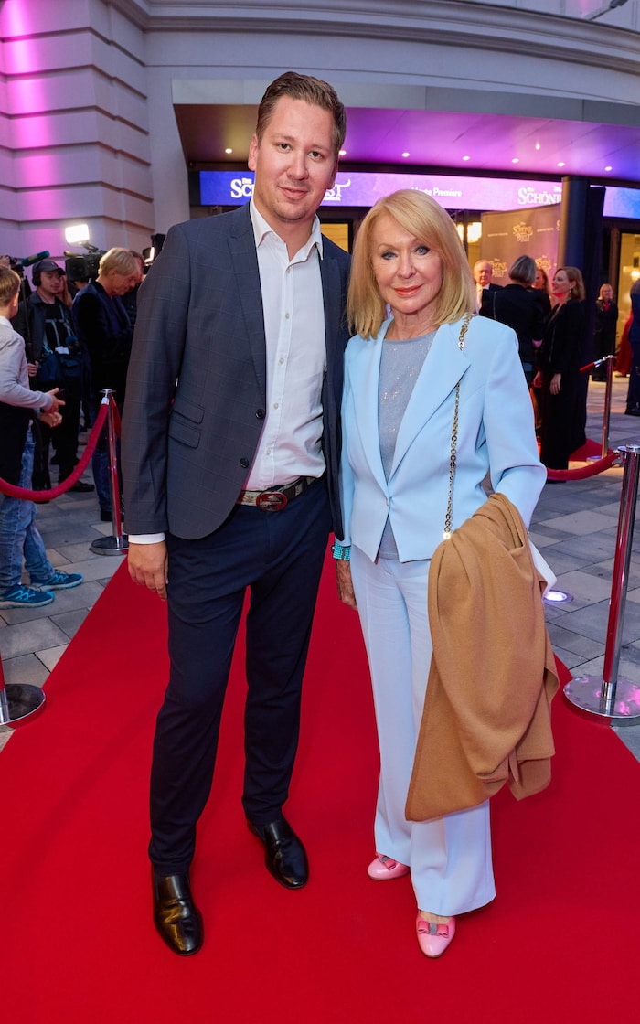 Manager und Autor Clemens Trischler mit seiner Intima, Astrologin Gerda Rogers.