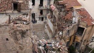 Das dreistöckige Haus war am Freitag gegen 7.30 Uhr nach einer heftigen Explosion eingestürzt.