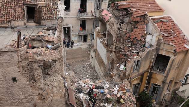 Das dreistöckige Haus war am Freitag gegen 7.30 Uhr nach einer heftigen Explosion eingestürzt.