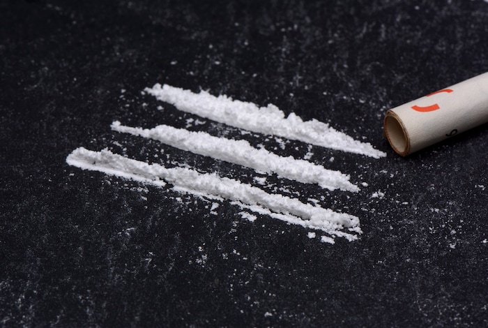 Das Duo soll kiloweise Kokain, Cannabis und Ecstasy verkauft haben