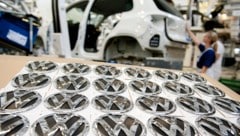 Vom Rückruf betroffene VW-Fahrer müssen sich möglicherweise auf einen zweiten Werkstattbesuch ...