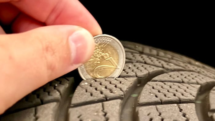Mindestens vier Millimeter soll die Profiltiefe betragen.