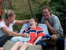Im August besuchte die „Krone“ Felix‘ Familie. Mama Martina und Papa Mathias strahlen gemeinsam ...