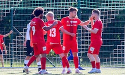 Marco Hödl (2.v.re.) war gegen Bramberg in Torlaune.