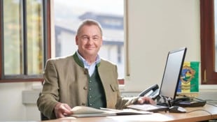 ÖVP-Bürgermeister Wolfgang Schredl wird die Gemeinderatssitzung am Montag in Breitenfurt, Bezirk ...