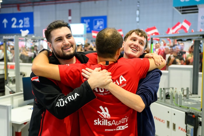Kristijan Hrdzic (links) aus Graz mit seinem Team.