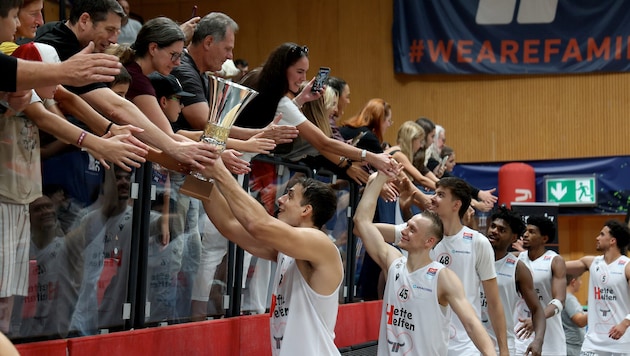 Krstic und die Bulls feierten mit den Fans und dem Supercup-Pokal.