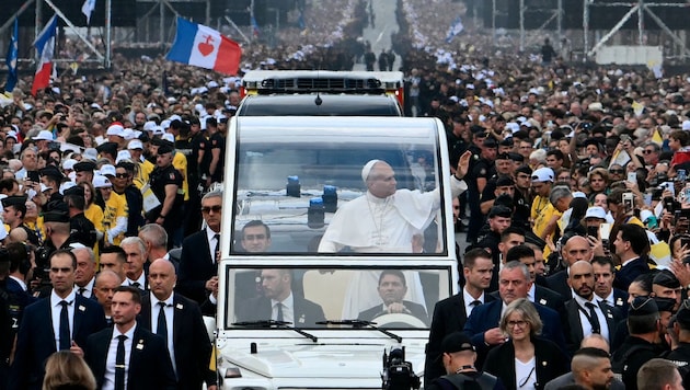 Rund 100.000 mehr Menschen als erwartet wollten der Messe des Papstes in Paris beiwohnen.