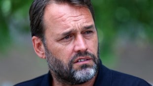 Helmut Schlögl, Manager der Eisbullen, sprach über die Krise in Salzburg.