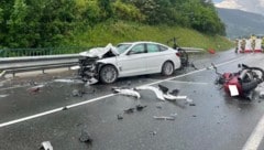 Einsatzkräften versuchten alles, um nach dem schweren Unfall in Radstadt das Leben zweier ...