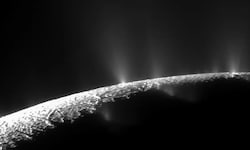 Enceladus gilt als einer der vielversprechendsten Orte im Sonnensystem für die Suche nach ...