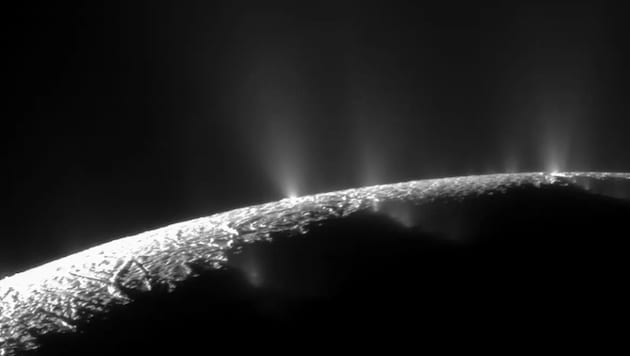 Enceladus gilt als einer der vielversprechendsten Orte im Sonnensystem für die Suche nach ...