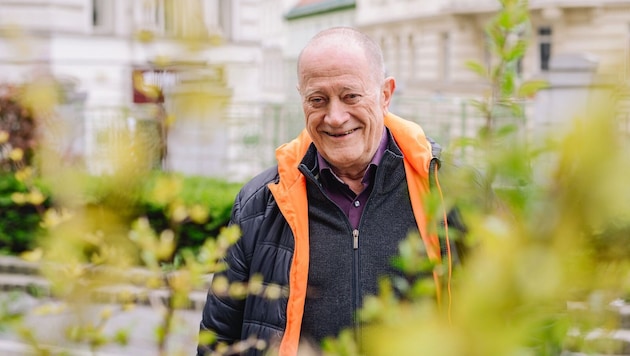 Der Wiener Christian Gottfried (86) ist Baumscheibenpate bei der Gebietsbetreuung der Stadt.