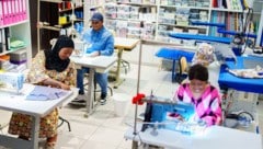 Husna M. (links) arbeitet seit acht Monaten in „Mamas Werkstatt“. Das hat ihr Mut gemacht, nach ...