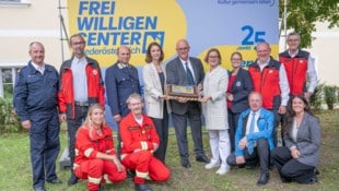 Vertreter von Land, Vereinen, Rettungsorganisationen, Zivilschutzverband, Feuerwehr und viele ...