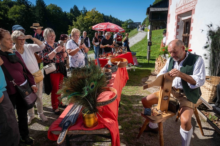 Die Besucher waren vom alten Handwerk begeistert.